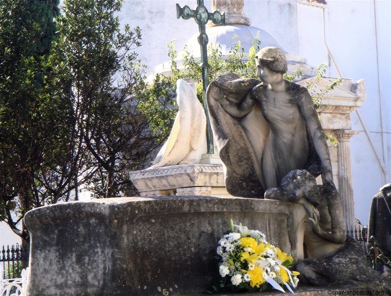 esculturas sobre el tránsito a la otra vida