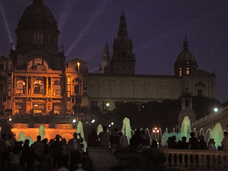 palacio nacional:gente en la fuente
