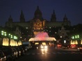 desde lejos, la fuente empieza a func