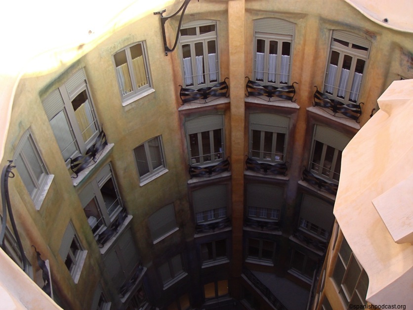 az  patio semicircular interior