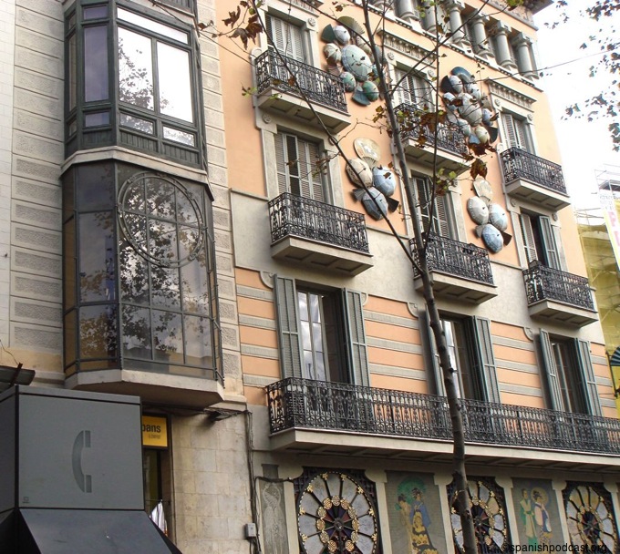 (*)la casa dels paraïgues