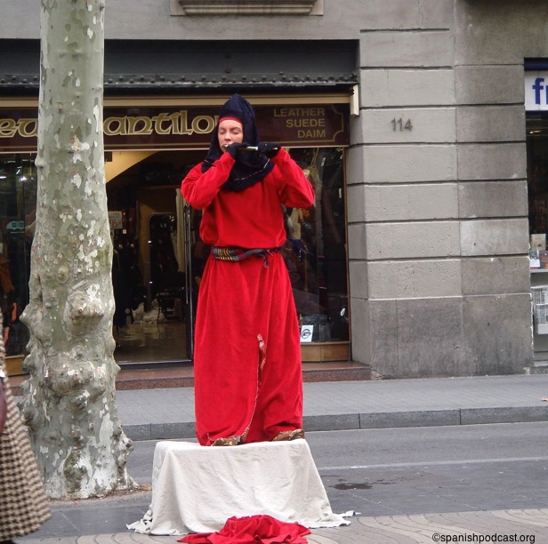 rbla flors, estatua en vermell