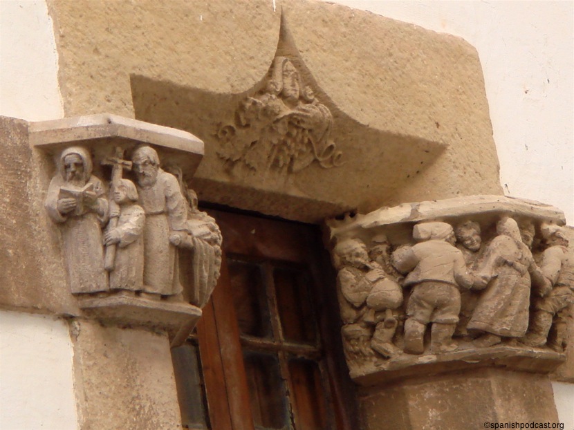 Capiteles de columnas en edificios antiguos