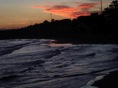 El mar casi de noche, casi negro
