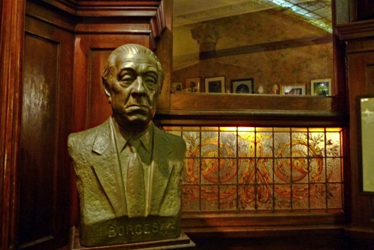 27borges busto