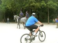 ciclista y poli