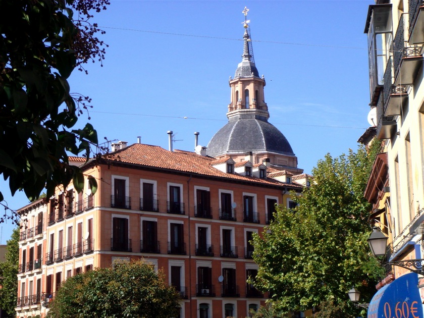 edificio, buhardillas y torreón