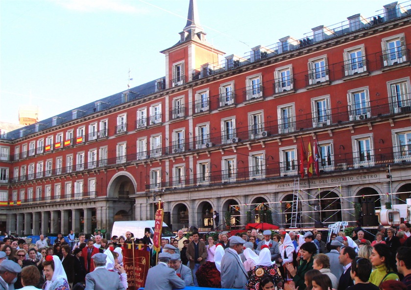 plaza mayor en fiestas