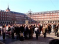 la plaza mayor llena de gente