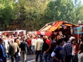 puestos y gente en el rastro