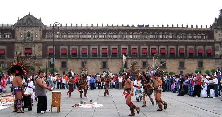 Danzas indígenas ante el Ayuntamiento