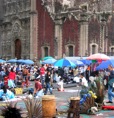 Tenderetes junto a la Iglesia