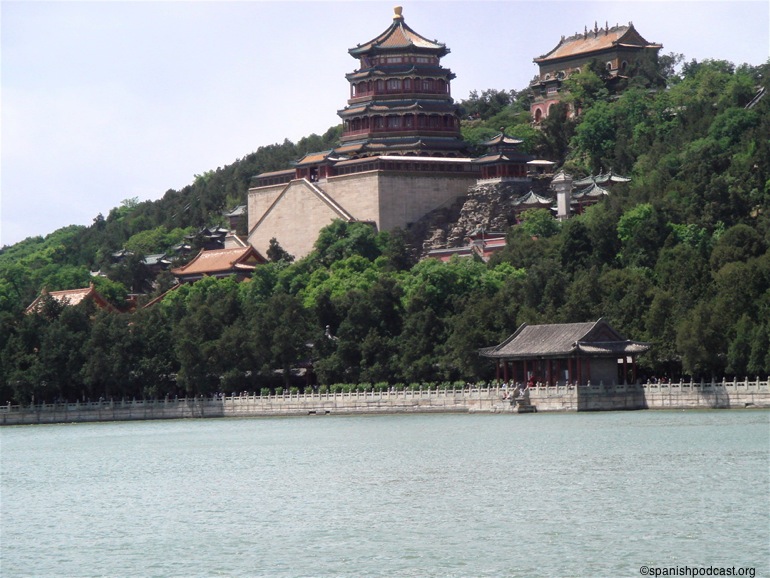 3.Colina de la Longevidad sobre el lago