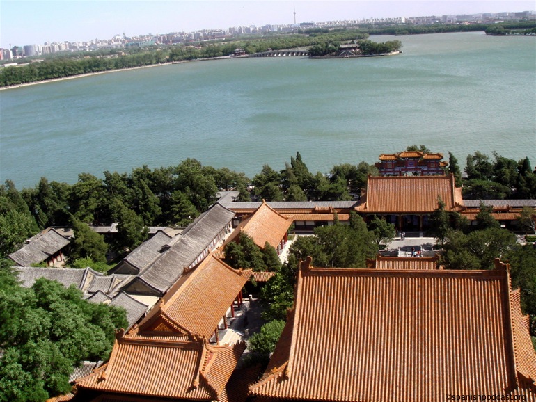 5. Palacio, Lago, Torre Telecom.